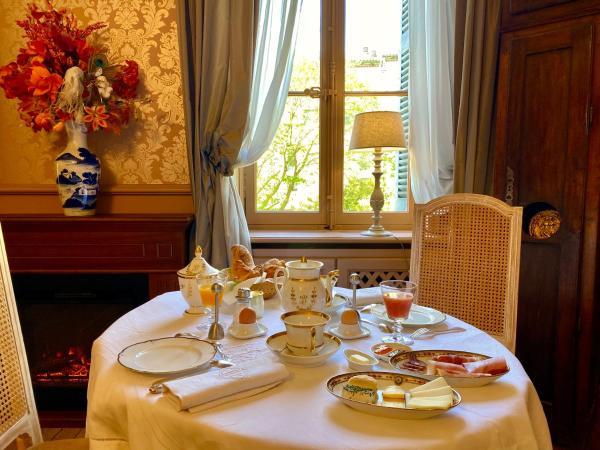 Historic manor, medieval town 10 minutes walk, private parking, garden : photo 8 de la chambre appartement supérieur