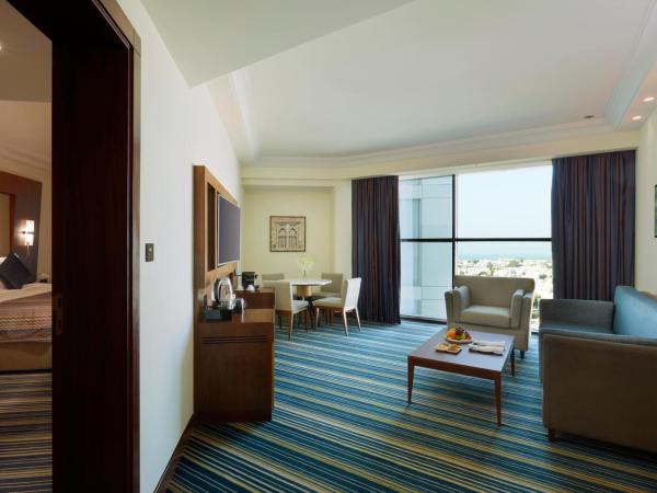 Royal Tulip Muscat : photo 4 de la chambre suite exécutive