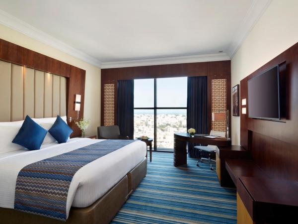 Royal Tulip Muscat : photo 2 de la chambre chambre lit king-size supérieure