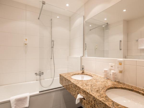 Hotel Monopol Luzern : photo 10 de la chambre chambre triple