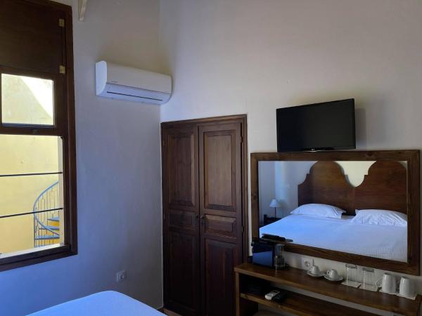 Captain Vasilis Hotel : photo 5 de la chambre chambre double standard - vue sur cour