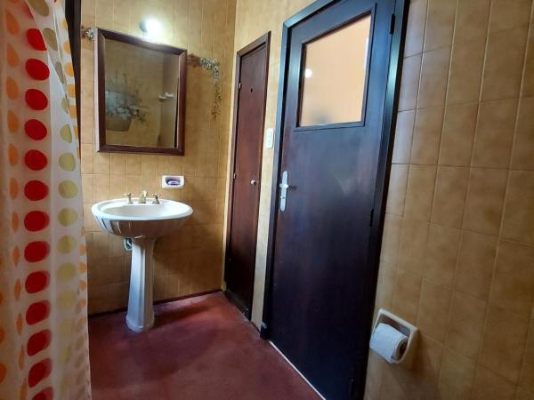 COYA HOSTEL : photo 6 de la chambre chambre quadruple avec salle de bains commune