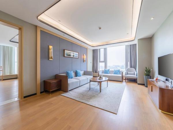 Jinling Funhome Hotel Nanjing Jiulong Lake - Nanjing South Railway Station : photo 5 de la chambre suite familiale de luxe avec vue sur lac 