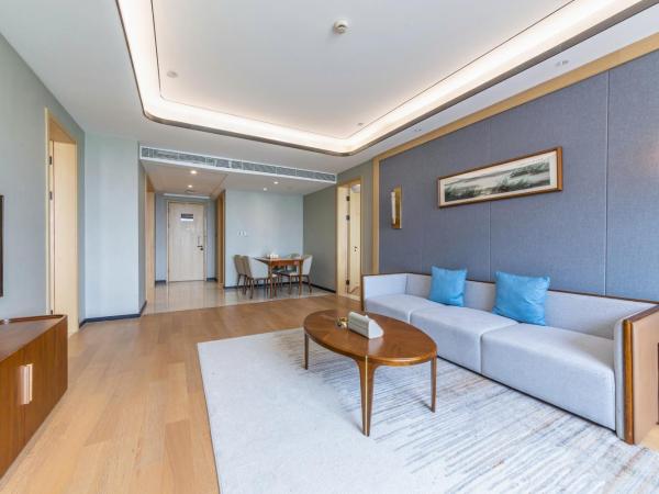 Jinling Funhome Hotel Nanjing Jiulong Lake - Nanjing South Railway Station : photo 2 de la chambre suite familiale de luxe avec vue sur lac 