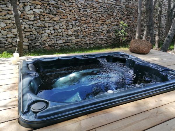 Hôtel Les Suites Du Maquis : photo 8 de la chambre suite avec jacuzzi