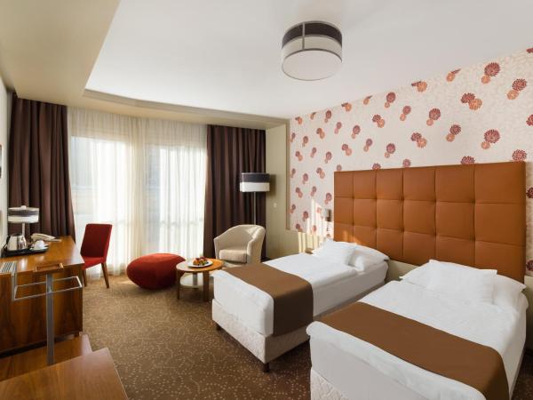 Corso Hotel Pécs : photo 2 de la chambre chambre double ou lits jumeaux supérieure