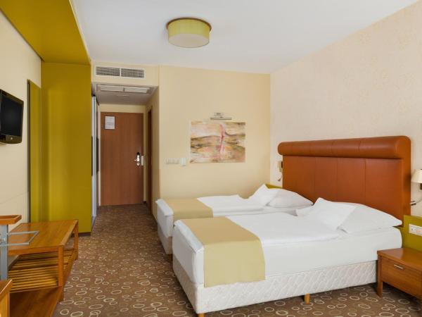 Corso Hotel Pécs : photo 3 de la chambre chambre double ou lits jumeaux standard