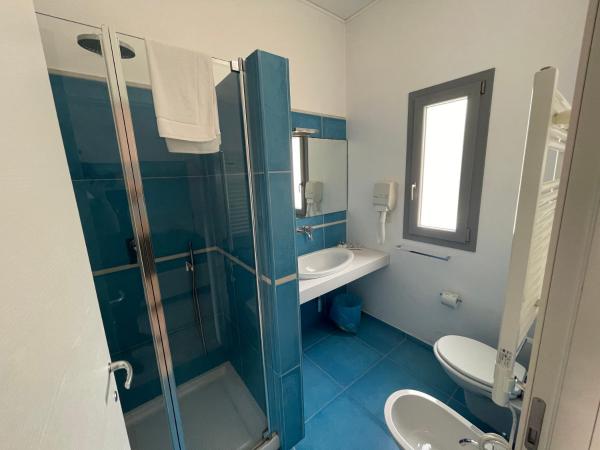 Baia Sangiorgio Hotel & Beach Club : photo 8 de la chambre chambre quadruple - vue sur jardin