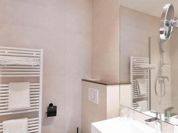 Hotel du Théâtre : photo 4 de la chambre chambre triple standard