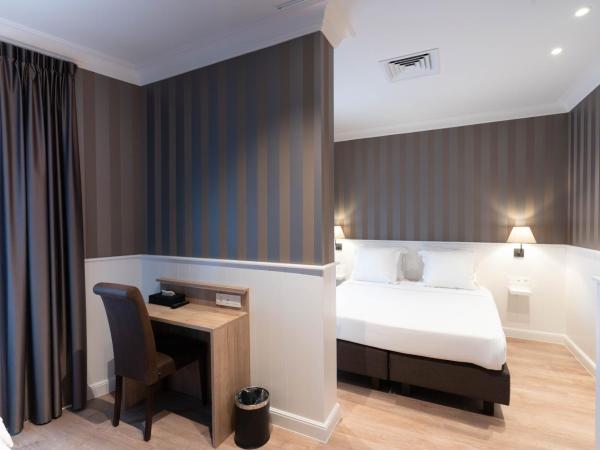 Hotel du Théâtre : photo 1 de la chambre chambre triple standard