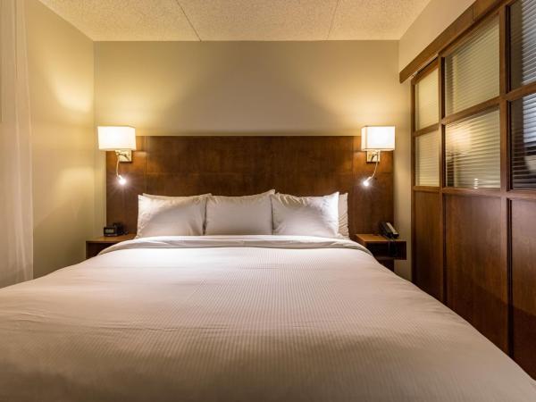 Hôtel & Suites Normandin Québec : photo 2 de la chambre suite lit king-size