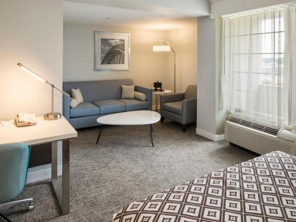 Crowne Plaza Hotel and Suites Pittsburgh South, an IHG Hotel : photo 3 de la chambre suite queen junior avec 2 lits queen-size