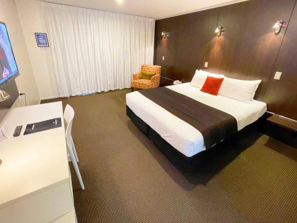 The Towers on the Park : photo 1 de la chambre studio lit king-size avec kitchenette