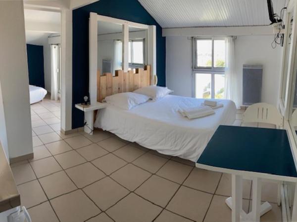 Hotel Bord A Bord : photo 10 de la chambre chambre familiale avec terrasse 