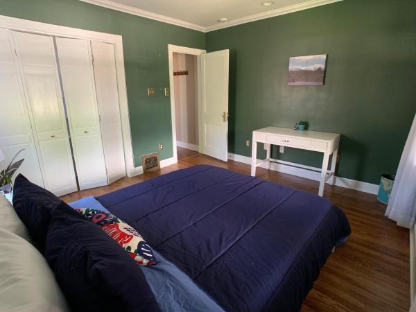 Private Room in West Highlands House : photo 10 de la chambre chambre lit queen-size