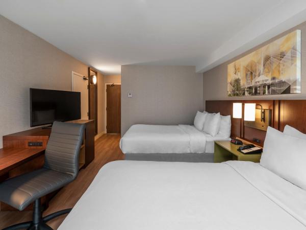 Comfort Inn West : photo 9 de la chambre hébergement 2 lits queen-size - non-fumeurs - rez-de-chaussée - animaux domestiques admis