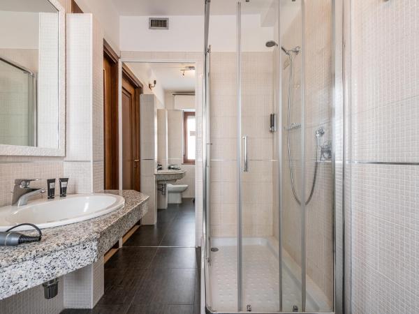 Villa Vaghi Rooms : photo 8 de la chambre chambre triple supérieure avec balcon