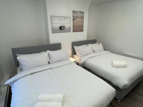 County serviced accommodation : photo 5 de la chambre chambre triple standard