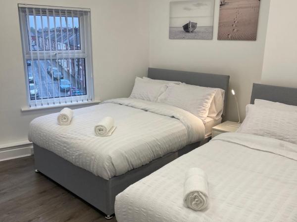 County serviced accommodation : photo 9 de la chambre chambre triple standard