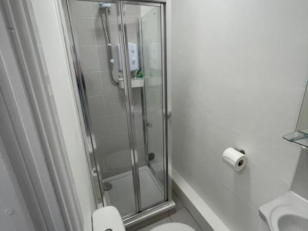 County serviced accommodation : photo 1 de la chambre chambre triple standard