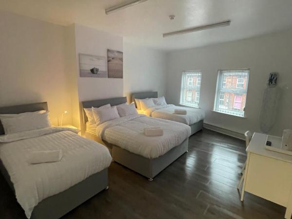 County serviced accommodation : photo 10 de la chambre chambre familiale