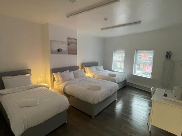 County serviced accommodation : photo 9 de la chambre chambre familiale