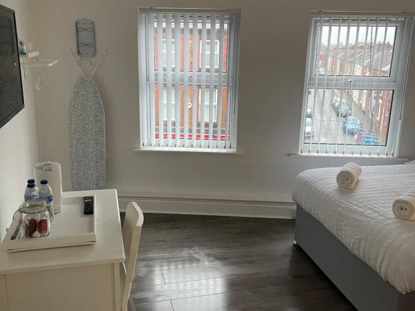 County serviced accommodation : photo 10 de la chambre chambre triple standard