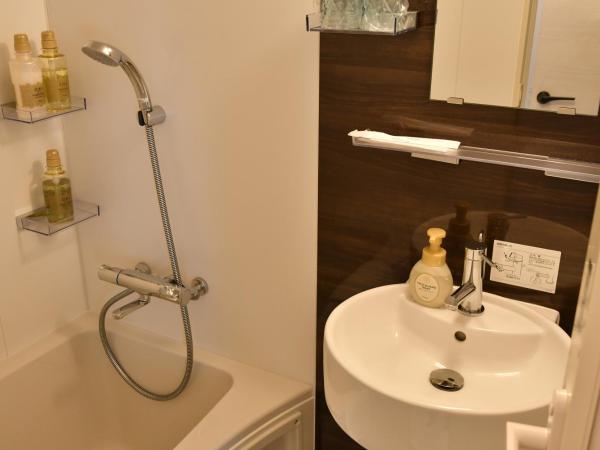 CRYSTAL & RESORT FUKUOKA : photo 1 de la chambre chambre double Économique avec petit lit double