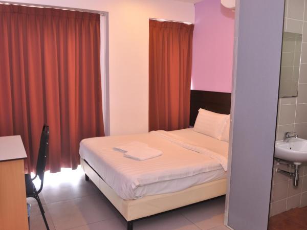Kuching Transit Inn : photo 7 de la chambre double room (with window)