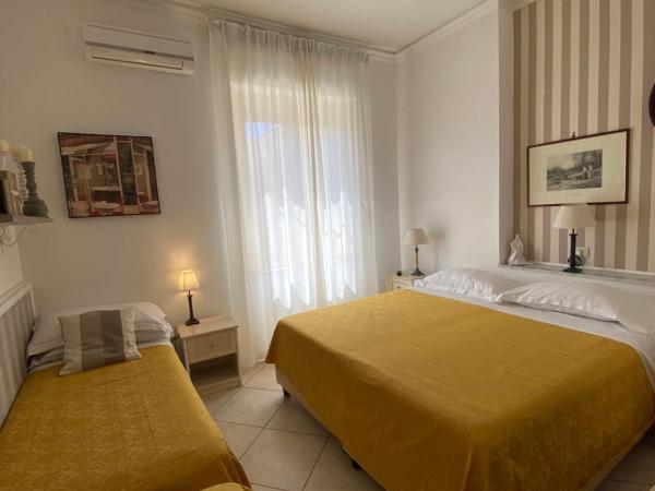 Hotel Europeo Napoli : photo 2 de la chambre chambre quadruple