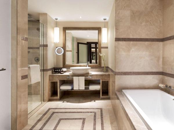 Fairmont The Palm : photo 8 de la chambre chambre double lit queen-size fairmont gold heritage avec accès au salon