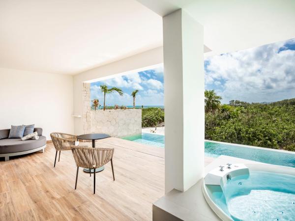 Majestic Elegance Costa Mujeres - All Inclusive : photo 6 de la chambre suite avec jacuzzi extérieur et accès direct à la piscine - wi-fi gratuit