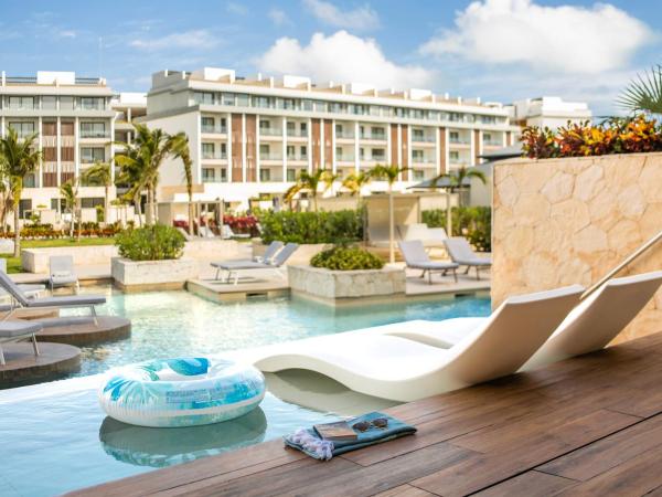 Majestic Elegance Costa Mujeres - All Inclusive : photo 4 de la chambre suite avec jacuzzi extérieur et accès direct à la piscine - wi-fi gratuit