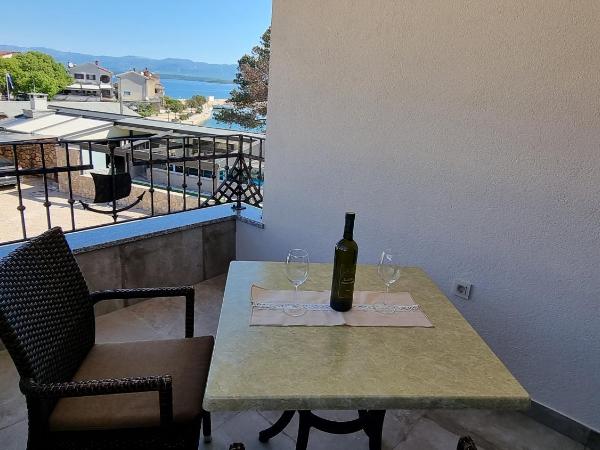 Villa Vista : photo 3 de la chambre chambre double supérieure avec balcon - vue latérale sur mer