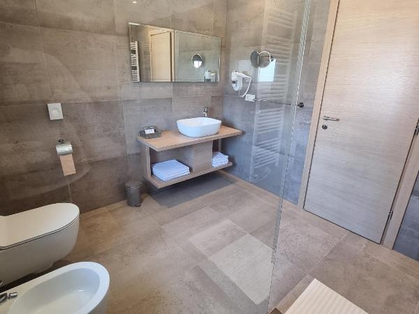 Villa Vista : photo 7 de la chambre suite deluxe avec balcon - vue latérale sur mer