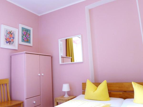 Pension Stoi budget guesthouse : photo 2 de la chambre chambre double avec salle de bains privative