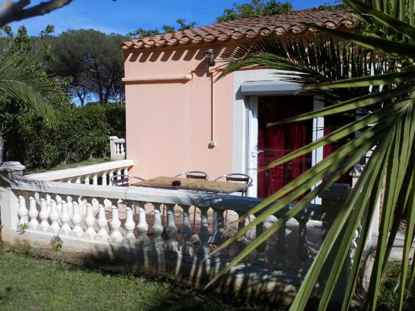 Hotel Hélios : photo 2 de la chambre chambre triple avec terrasse - piscine chauffée et parking gratuit