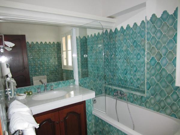 Hotel Belle Vue : photo 2 de la chambre chambre double ou lits jumeaux confort - vue sur collines