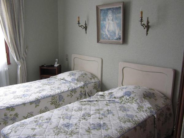 Hotel Belle Vue : photo 3 de la chambre chambre double ou lits jumeaux confort - vue sur collines