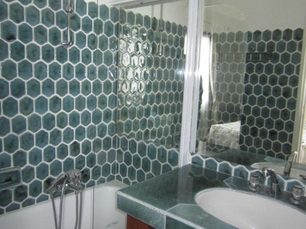 Hotel Belle Vue : photo 4 de la chambre chambre double ou lits jumeaux confort - vue sur collines