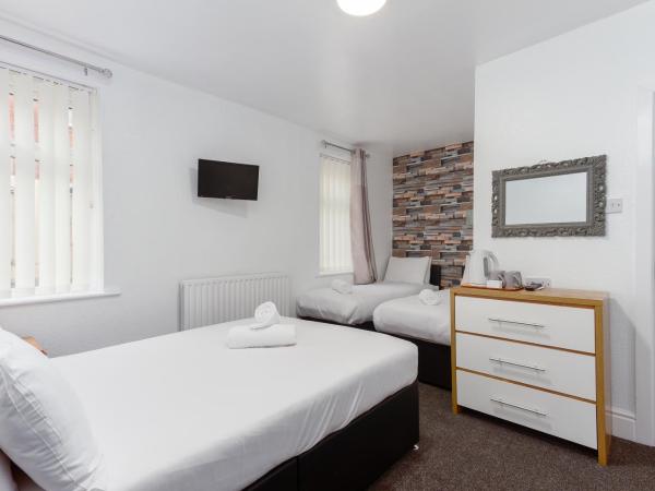 The Sandringham Court Hotel & Apartment with High Speed Wi-Fi : photo 2 de la chambre chambre quadruple avec salle de bains