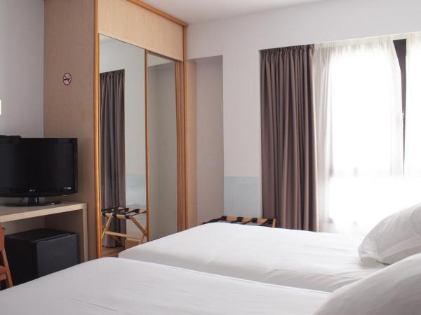 Hotel Ezeiza : photo 2 de la chambre chambre lits jumeaux