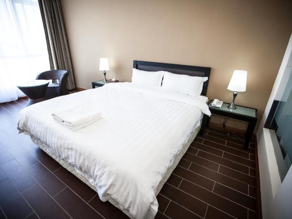 Putatan Platinum Hotel : photo 5 de la chambre chambre lit king-size deluxe