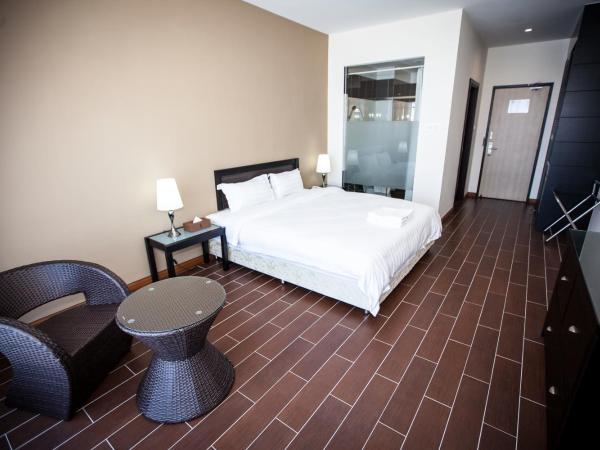 Putatan Platinum Hotel : photo 7 de la chambre chambre lit king-size deluxe