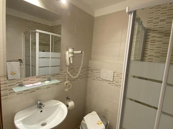 Hotel Atena : photo 5 de la chambre chambre lits jumeaux