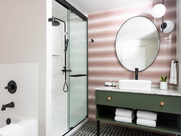 Holiday Inn Express St. Louis Central West End, an IHG Hotel : photo 3 de la chambre suite lit king-size – non-fumeurs