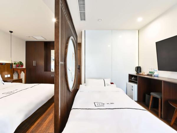 Xingshe Alley Courtyard Hotel Beijing Wangfujing Forbidden City Branch : photo 3 de la chambre sunshine balcony family room