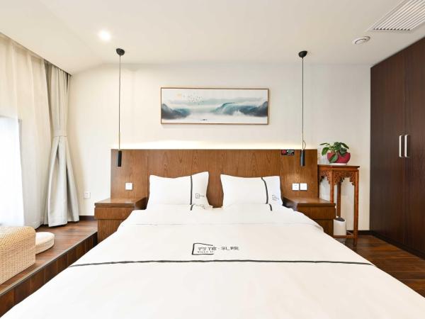 Xingshe Alley Courtyard Hotel Beijing Wangfujing Forbidden City Branch : photo 2 de la chambre sunshine balcony family room
