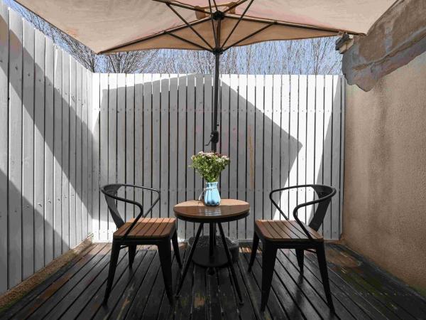 Xingshe Alley Courtyard Hotel Beijing Wangfujing Forbidden City Branch : photo 5 de la chambre sunshine balcony double room