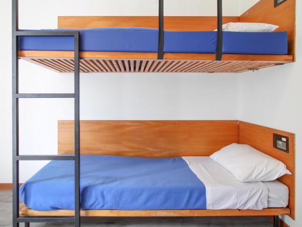 AUBERGE DE JEUNESSE DU MOULIN BLANC : photo 2 de la chambre lit simple dans dortoir pour hommes